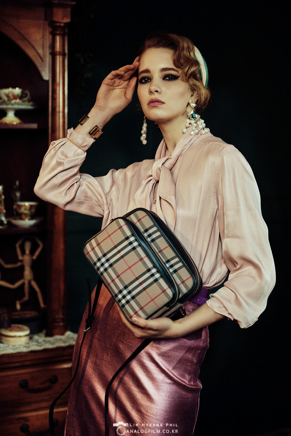 Burberry V2 패션 화보